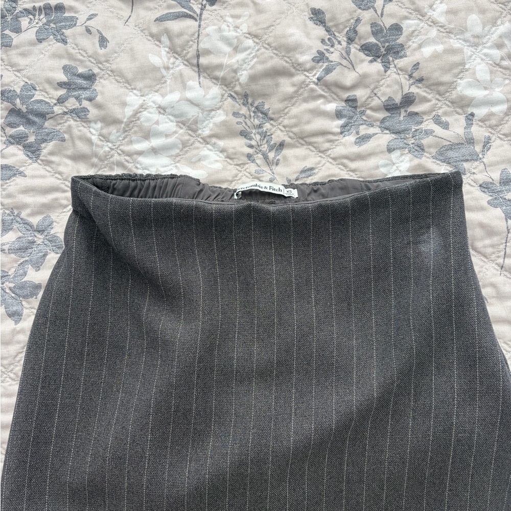 Abercrombie & Fitch Charcoal Pinstripe Pencil Skirt